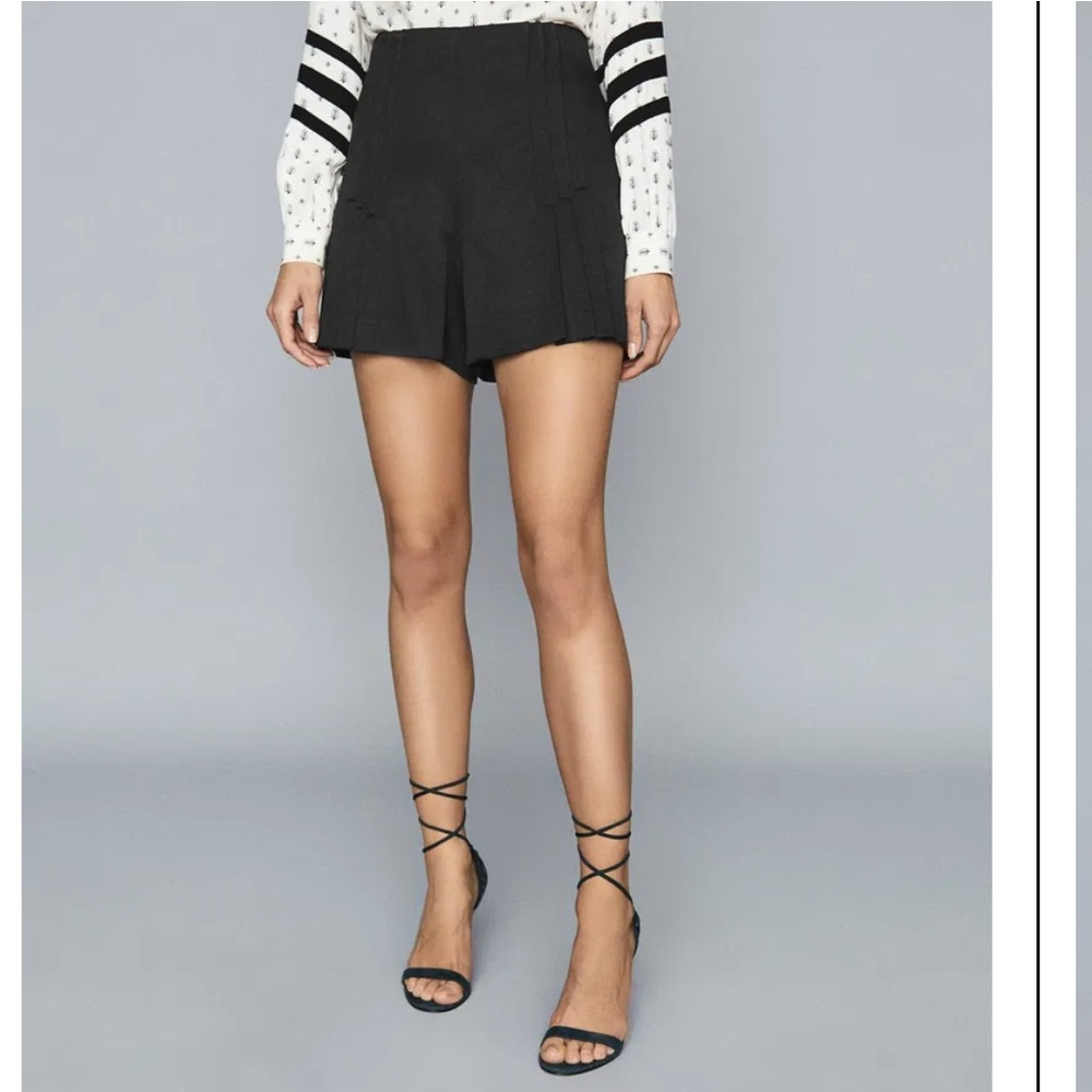 Reiss AURORA PLEATED FRONT TAILORED SHORTS IN BLACK size US 6